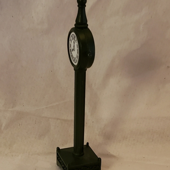 DEPARTMENT 56 - Heritage Village Town Clock - Enameled Metal - Retired - EUC - Picture 8 of 9